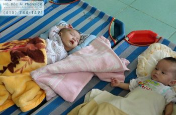 Những giấc ngủ chưa trọn, vì thiếu hơi ấm của mẹ cha