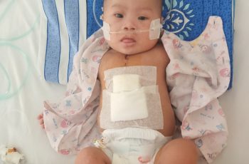 Gia đình bé Hải Đăng đã rất vui mừng khi con phục hồi rất tốt sau khi được phẫu thuật tim